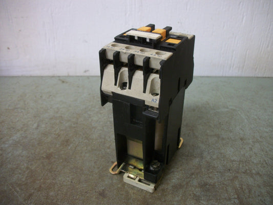 TELEMECANIQUE CONTROL RELAY CA3DN40GD 125VCOIL