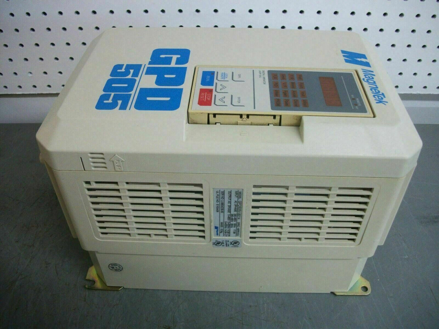 MAGNETEK GPD 505 AC DRIVE GPD505V-B014 460VOLT 3PH 14.8AMP