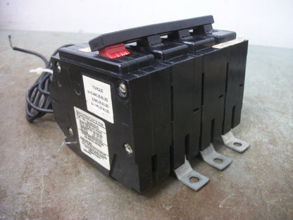 CUTLER-HAMMER BA CIRCUIT BREAKER BAB3020HS 20AMP 240VOLT 3POLE W/SHUNT CHIP NOB