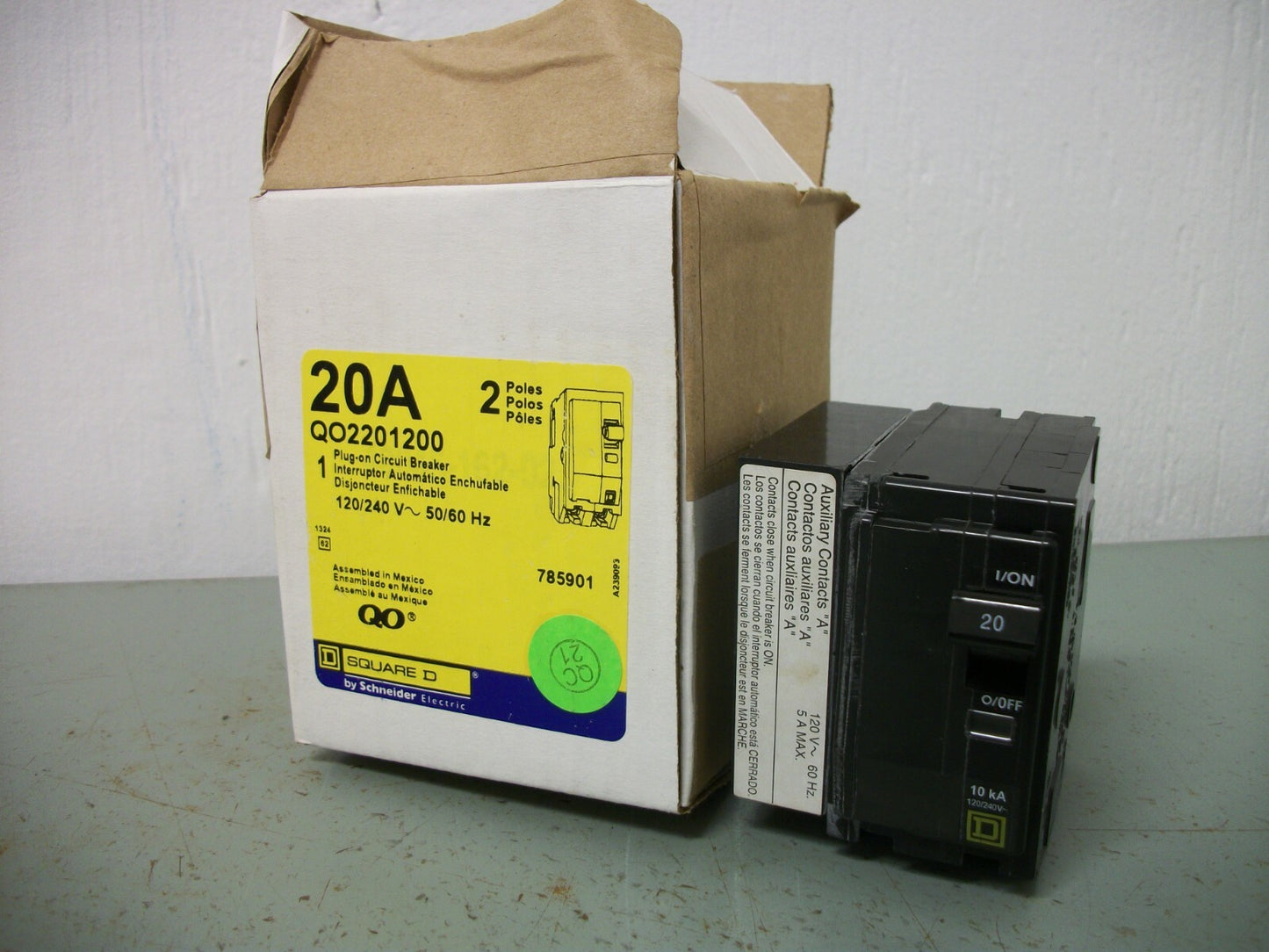 SQUARE D QO CIRCUIT BREAKER QO2201200 20AMP 240VOLT 2POLE W/AUX SWITCH NIB