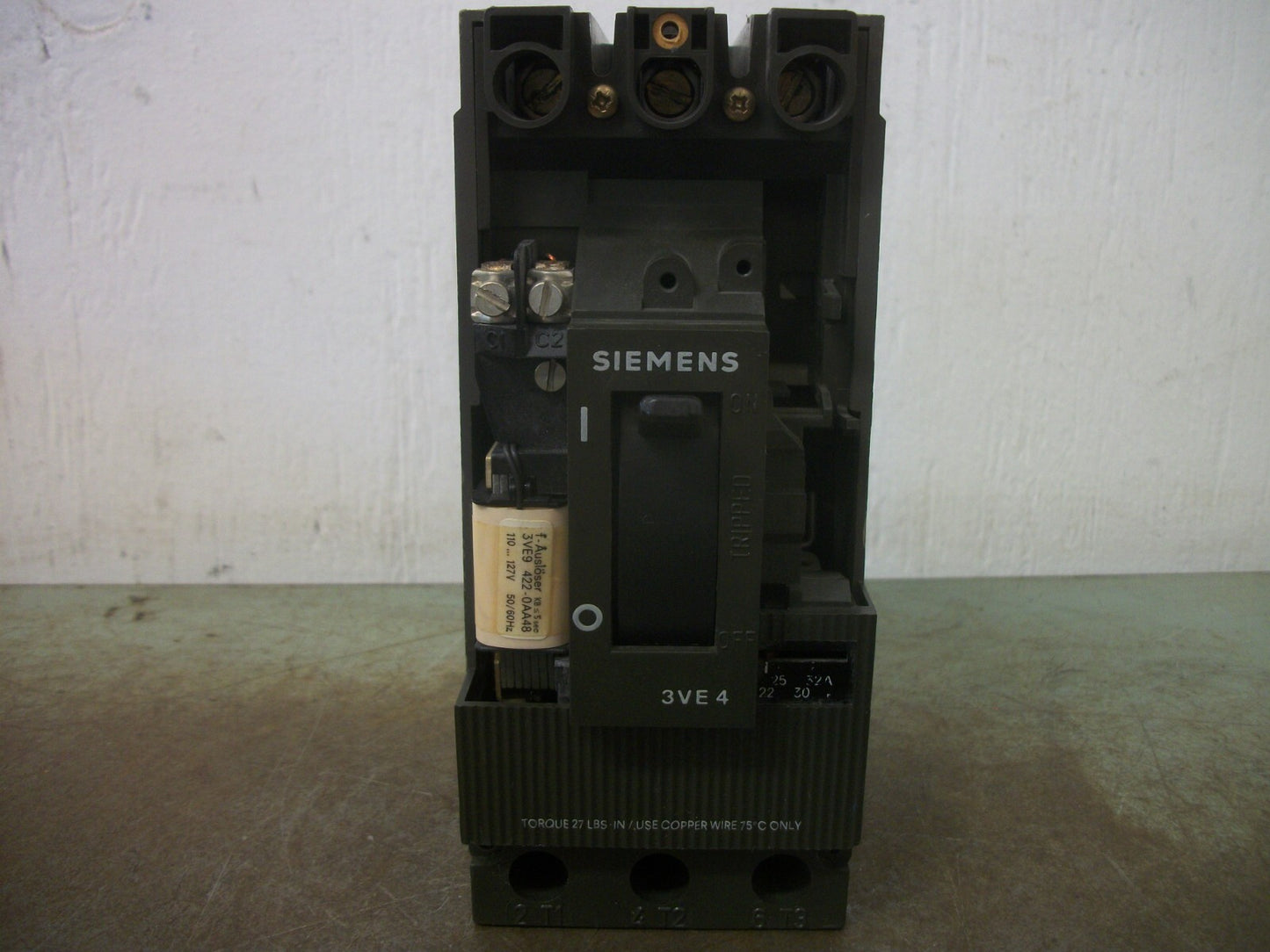 SIEMENS 3VE4 CIRCUIT BREAKER 3VE4200-0CQ00 22-32AMP 600VOLT 3POLE W/SHUNT