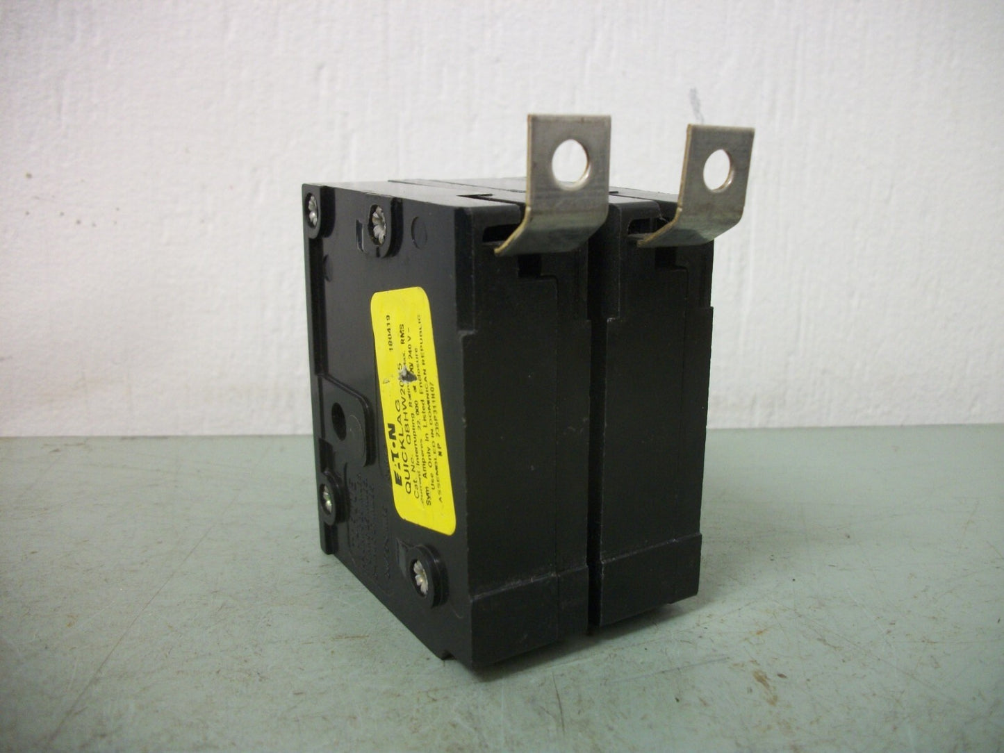 CUTLER-HAMMER QBHW CIRCUIT BREAKER QBHW2015 15AMP 240VOLT 2POLE NOB