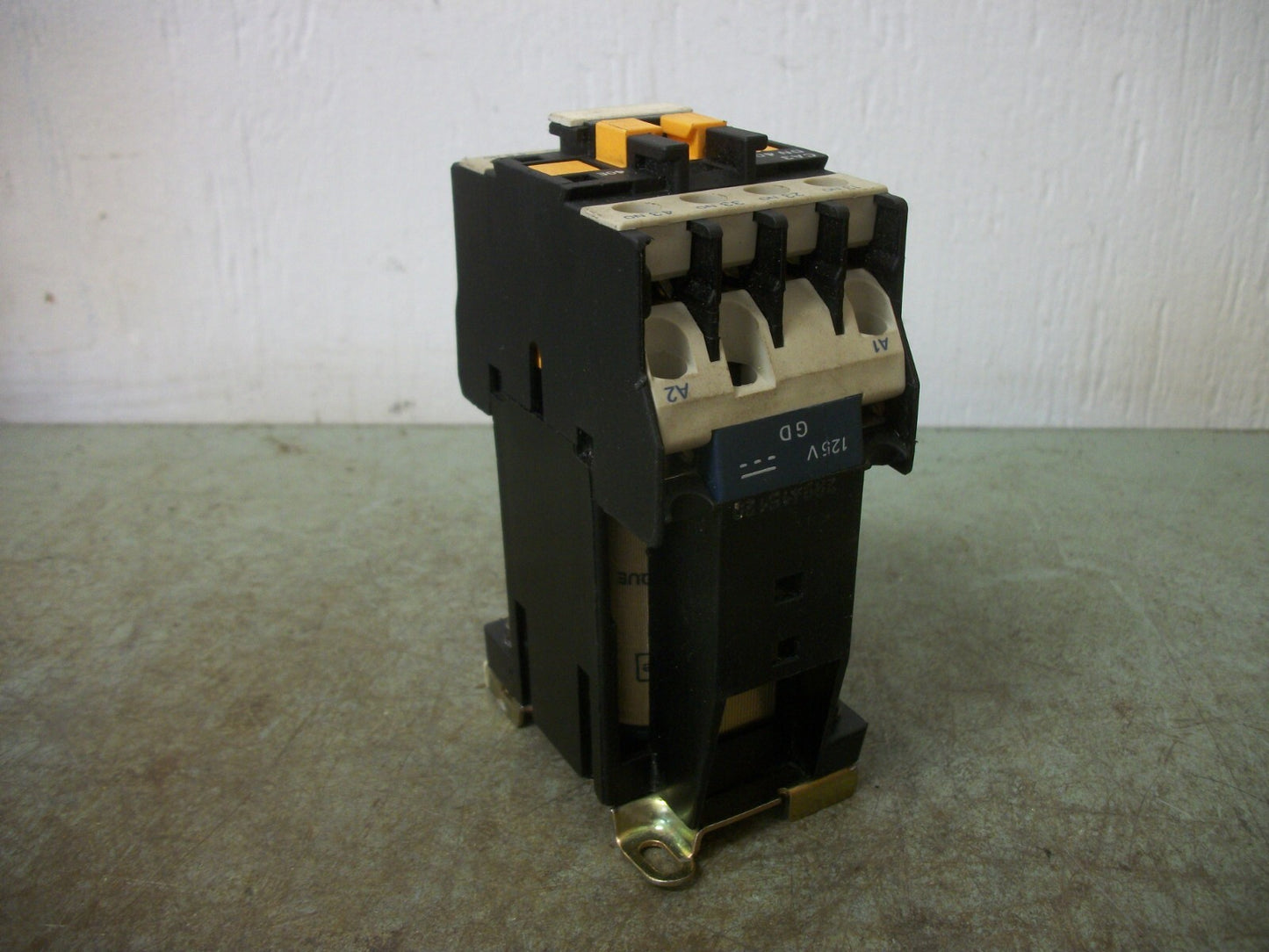 TELEMECANIQUE CONTROL RELAY CA3DN40GD 125VCOIL