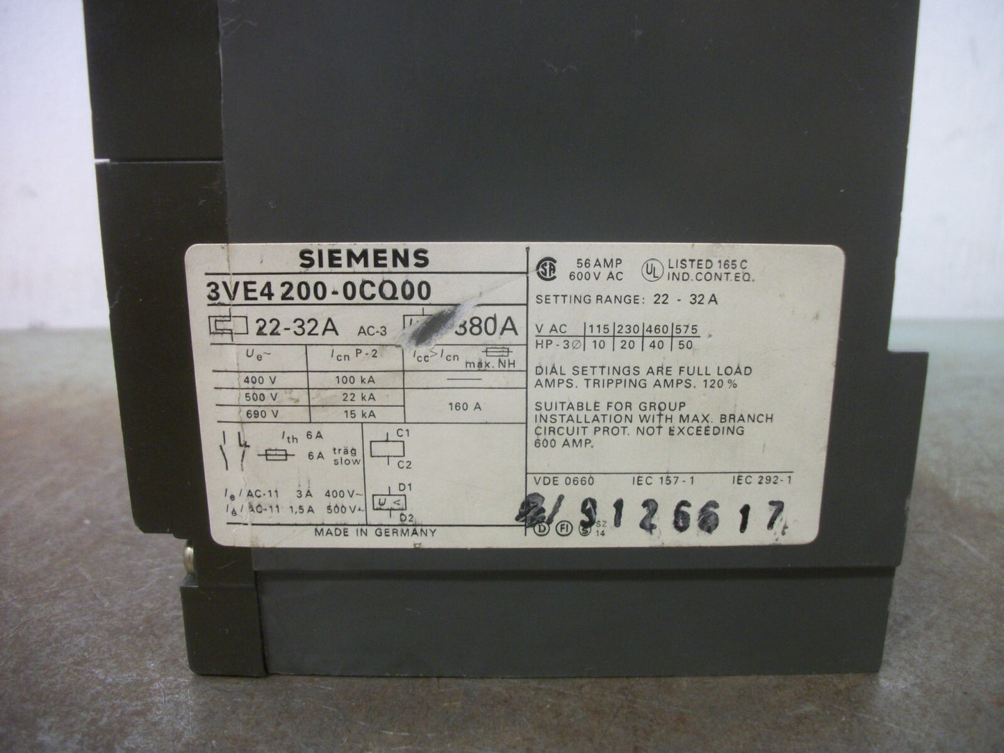 SIEMENS 3VE4 CIRCUIT BREAKER 3VE4200-0CQ00 22-32AMP 600VOLT 3POLE W/SHUNT