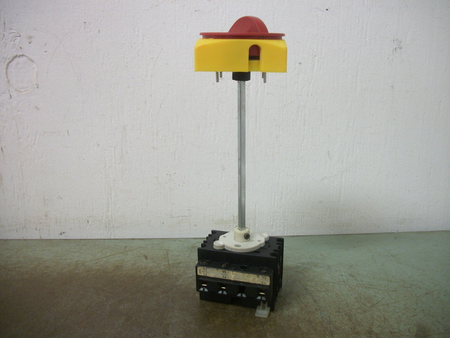 SIEMENS DISCONNECT SWITCH XA32BY 40AMP 600VOLT 3POLE W/HANDLE