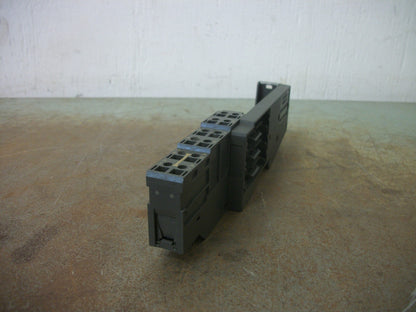 SIEMENS SIMATIC S7 ET200S TERMINAL MODULE 6ES7 193-4CA40-0AA0 W/END CAP