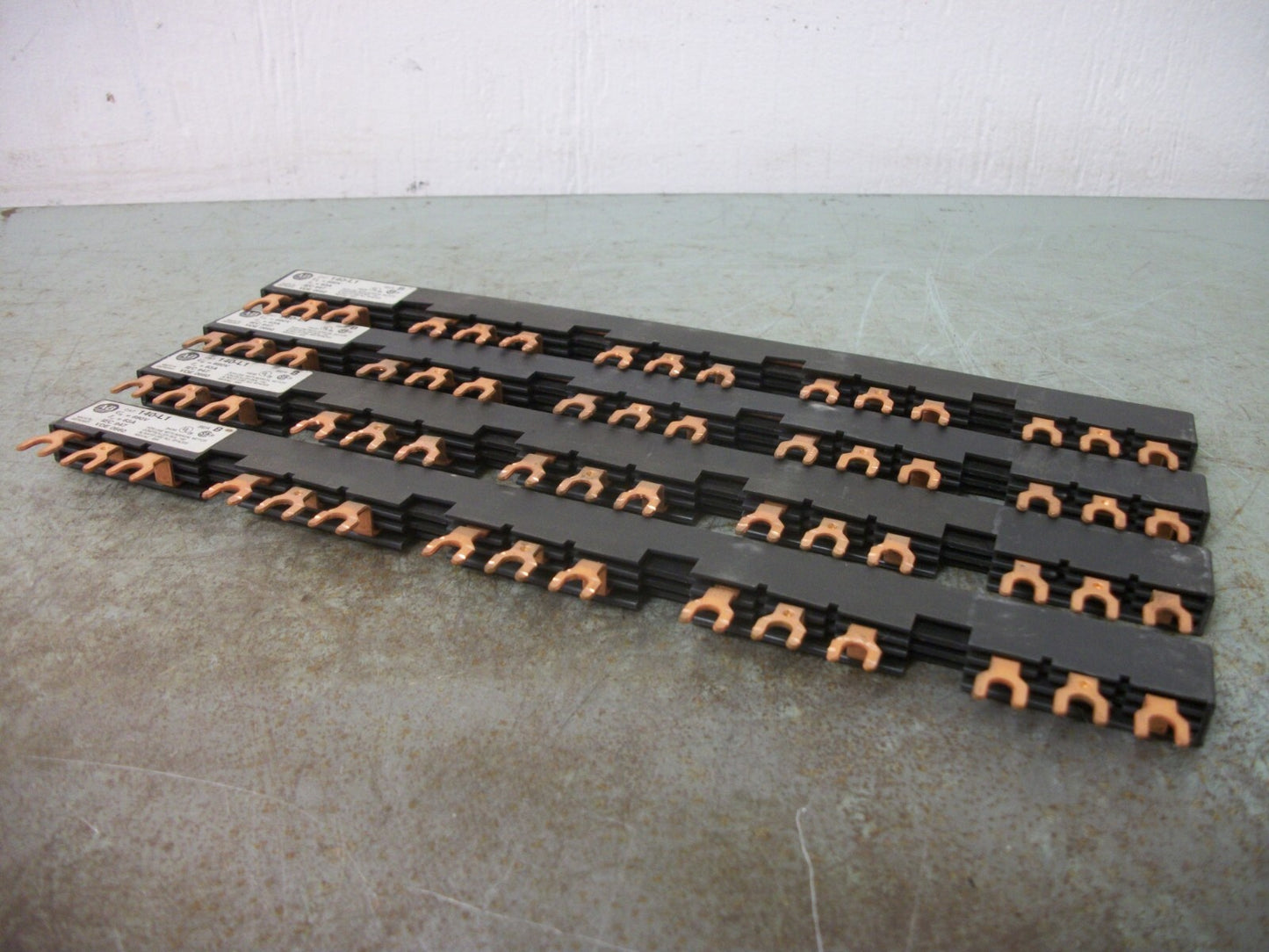 ALLEN-BRADLEY LOT OF 4 COMMONING TERMINAL LINK BARS 140-L1 65AMP 600VOLT
