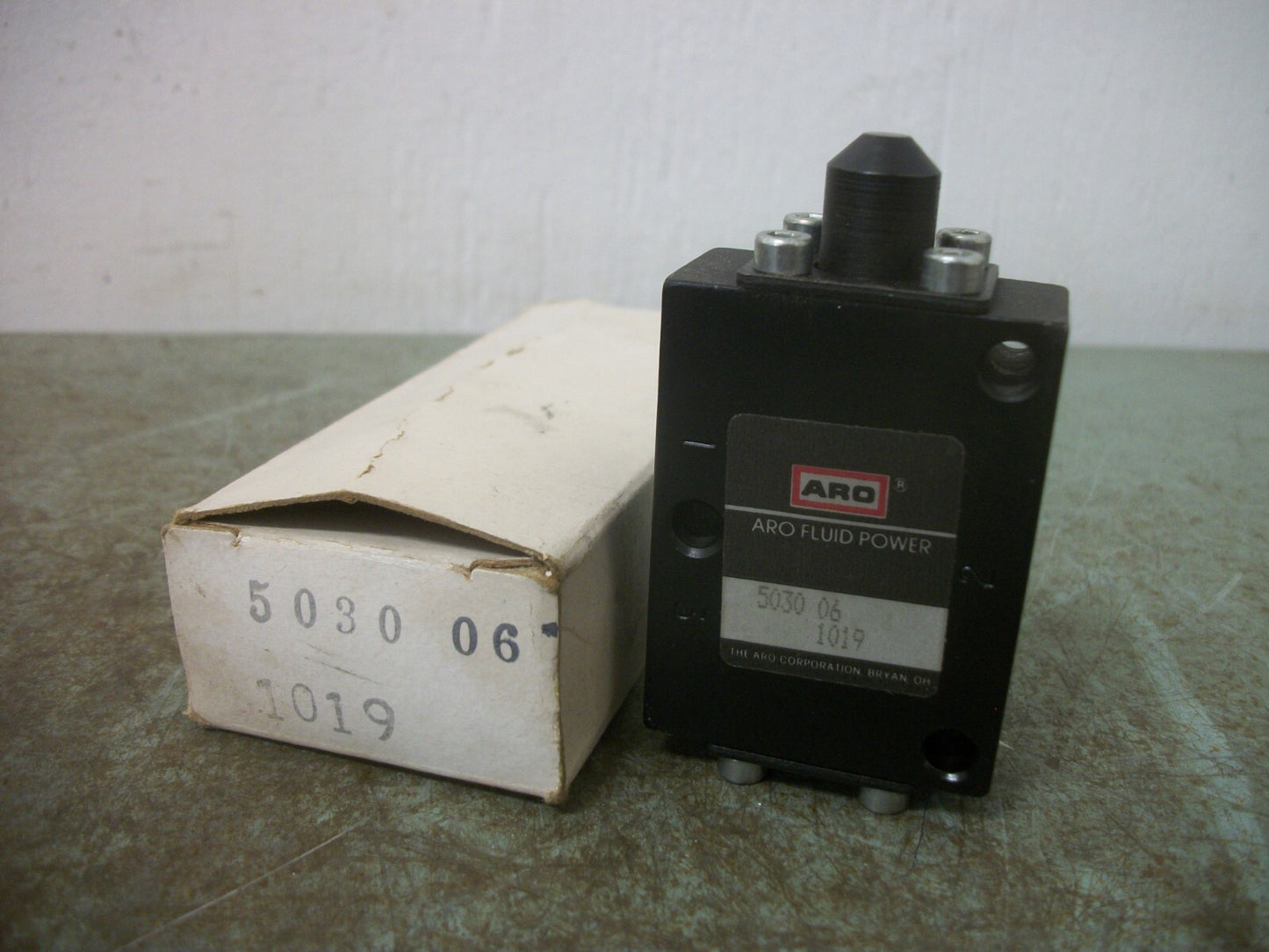 INGERSOLL-RAND ARO FLUID POWER 1/8" 3-WAY 2-POS PNEUMATIC VALVE 5030-06 NIB