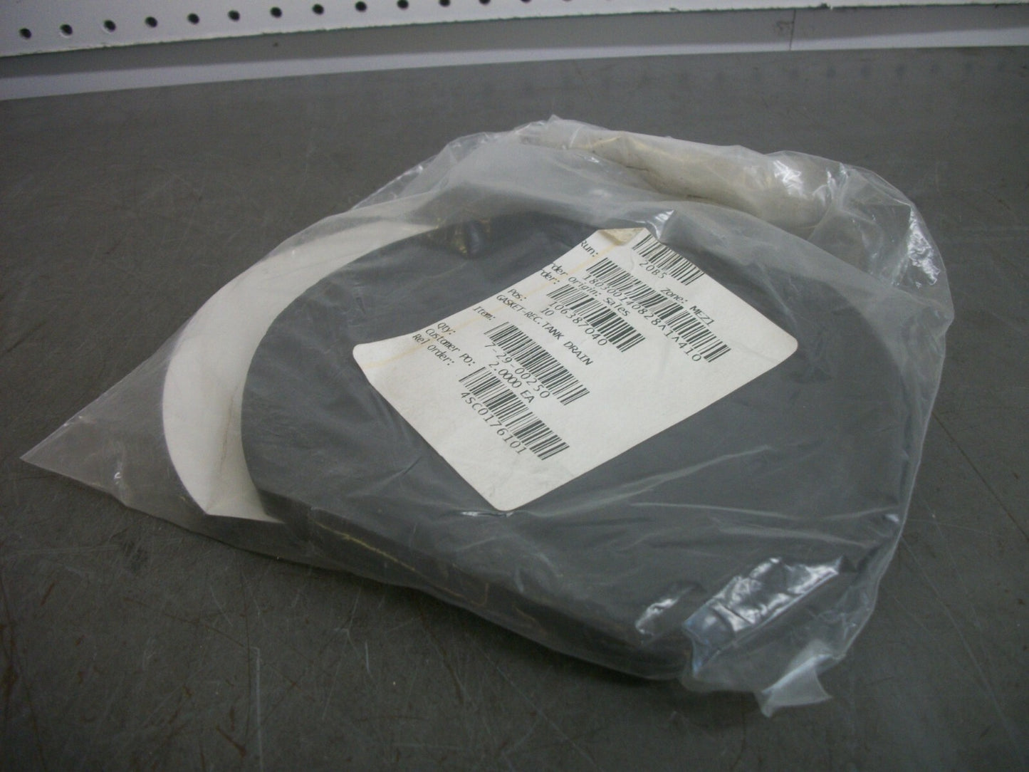 NILFISK ADVANCE LOT OF 2 REC. TANK DRAIN GASKETS 7-29-00250 NEW