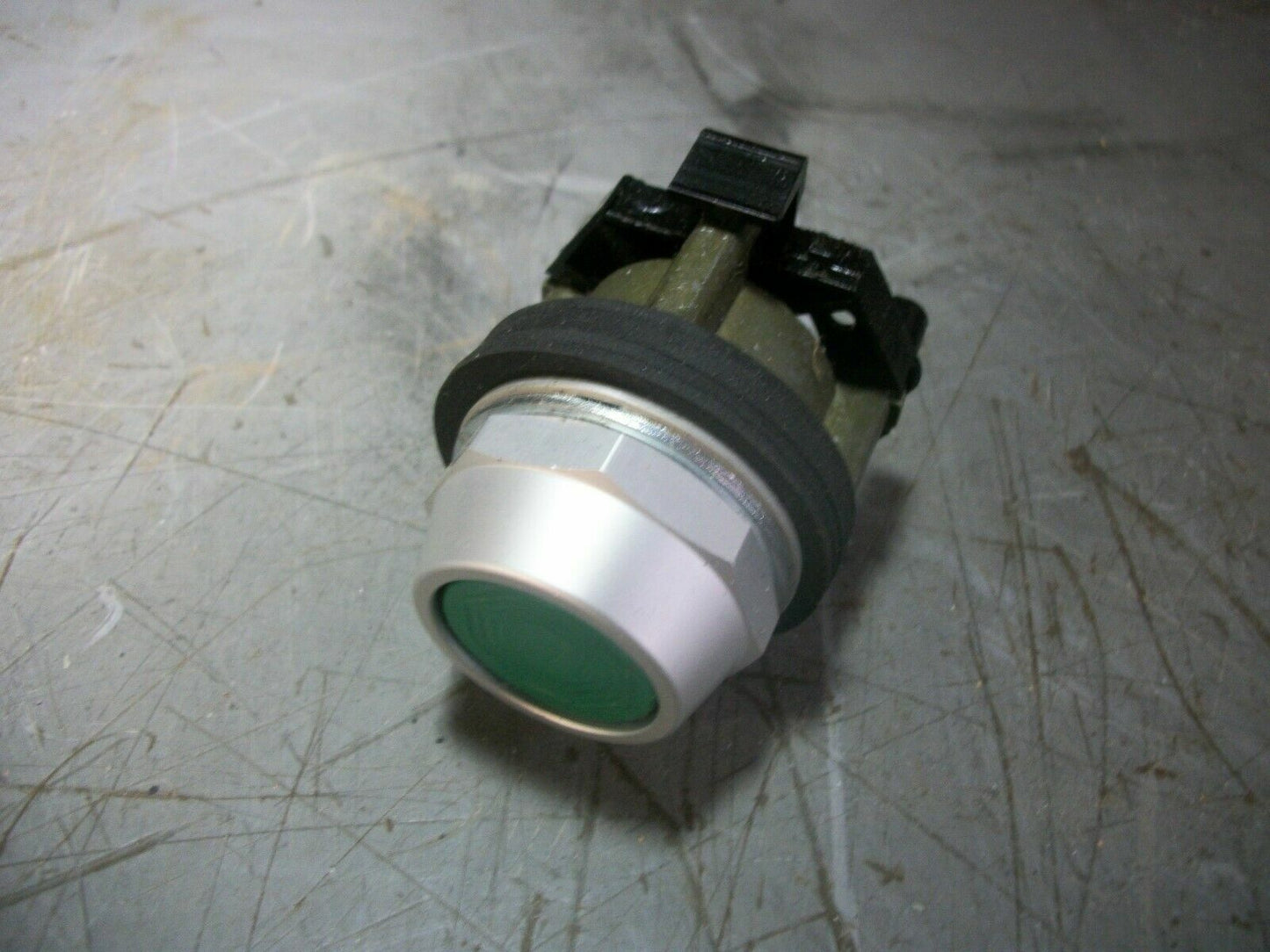 ALLEN-BRADLEY GREEN PUSHBUTTON NO CONTACT BLOCK