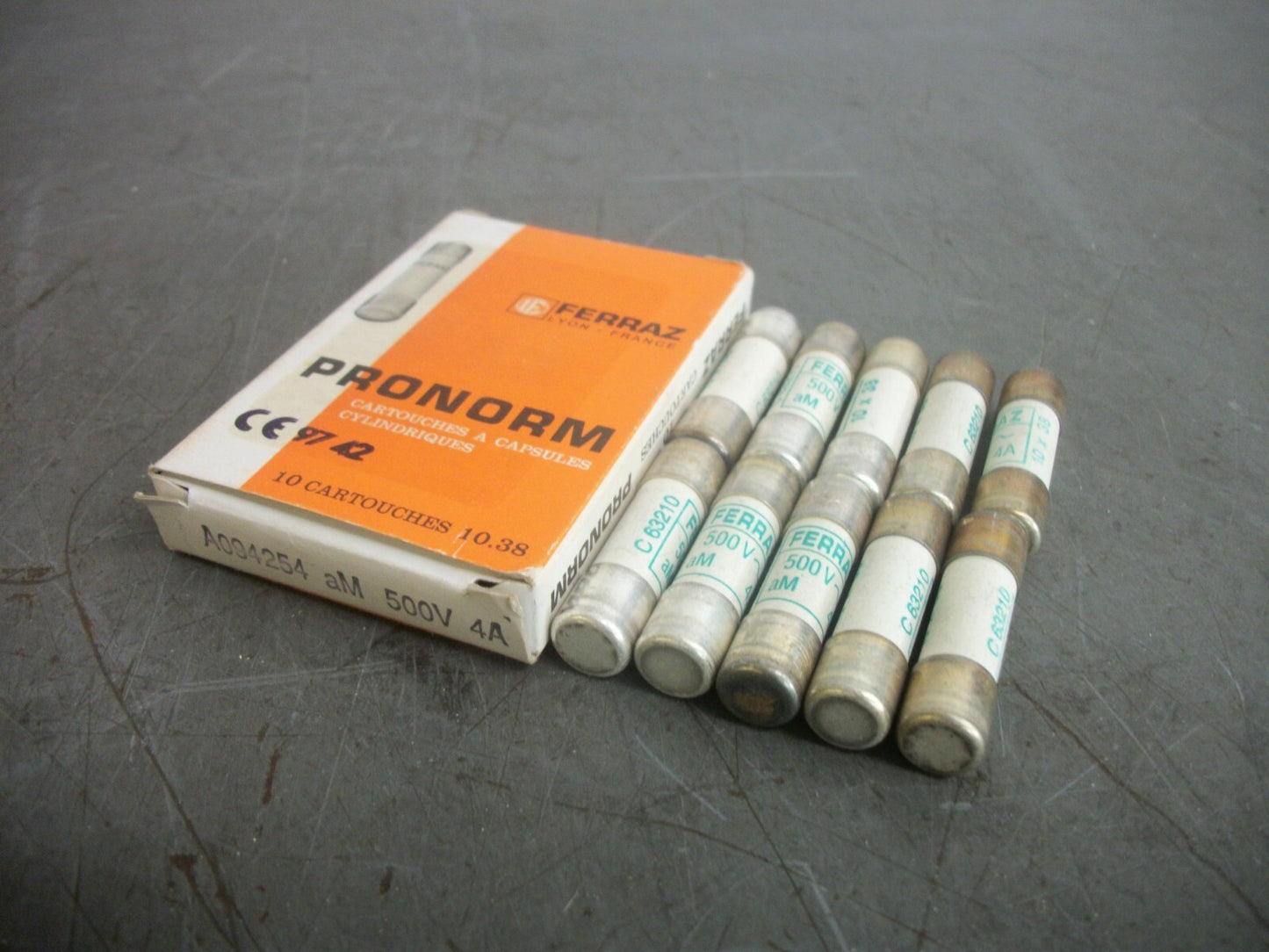 FERRAZ-SHAWMUT BOX OF 10 PRONORM FUSES A094254 4AMP 500VOLT NIB