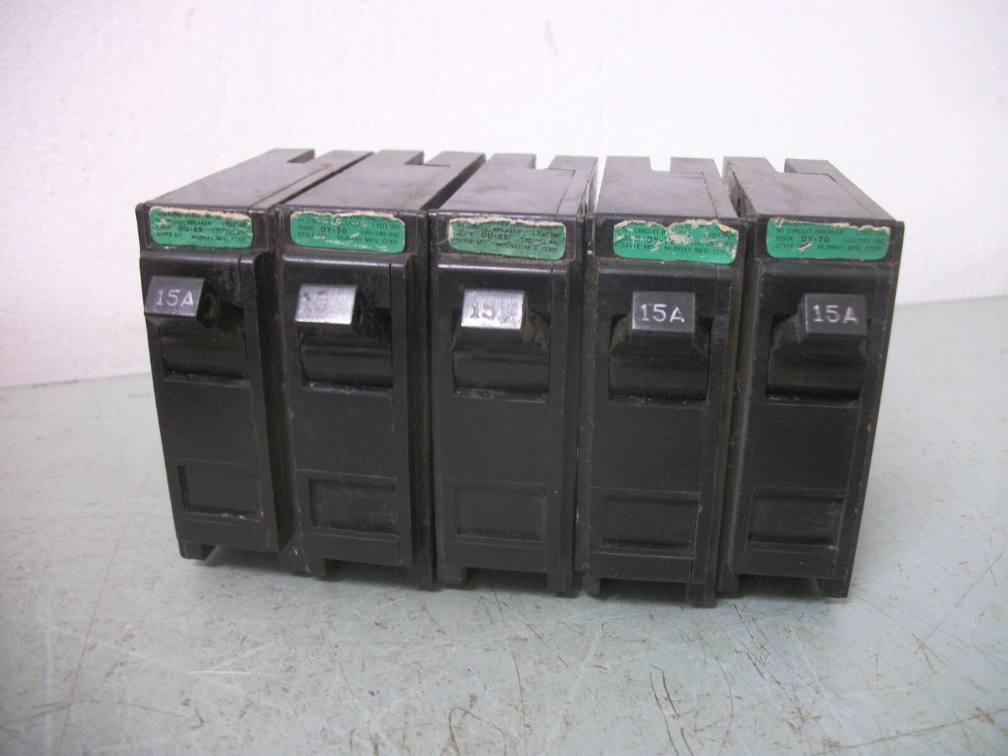 MURRAY LOT OF 10 MP CIRCUIT BREAKERS MP115 15AMP 240VOLT 1POLE