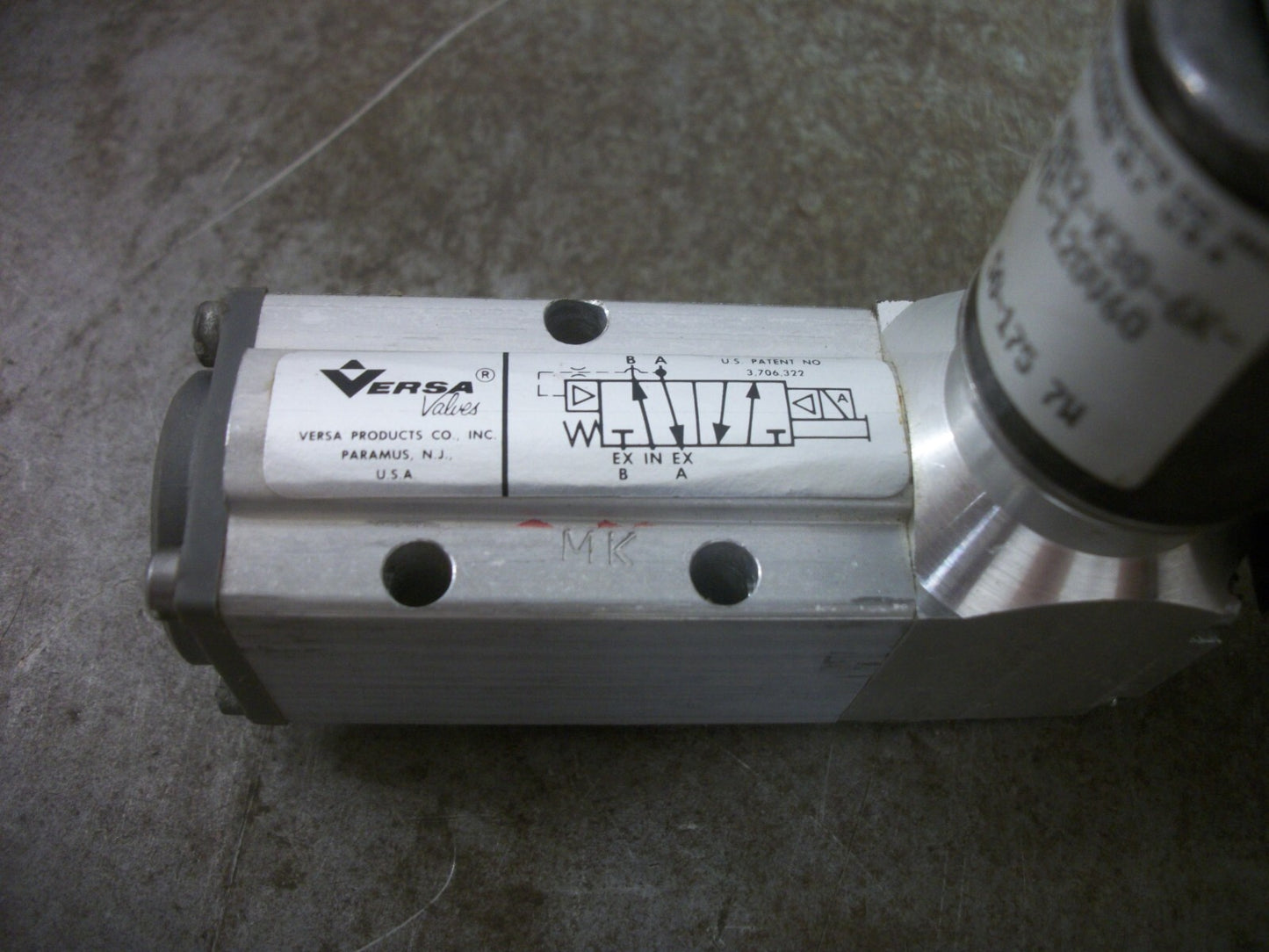 VERSA 4-WAY SOLENOID VALVE KSG-4312-K30-6K-JB1-3T-C-120V60 50-175PSI 7WATT NIB