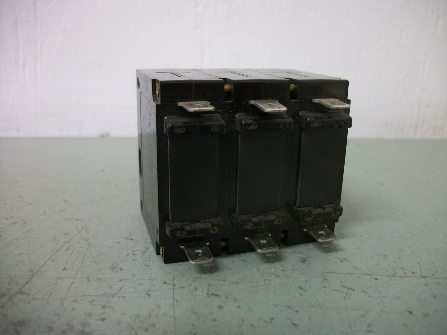 IDEC CIRCUIT BREAKER NRAS3100-20A-AA 20AMP 250VOLT 3POLE