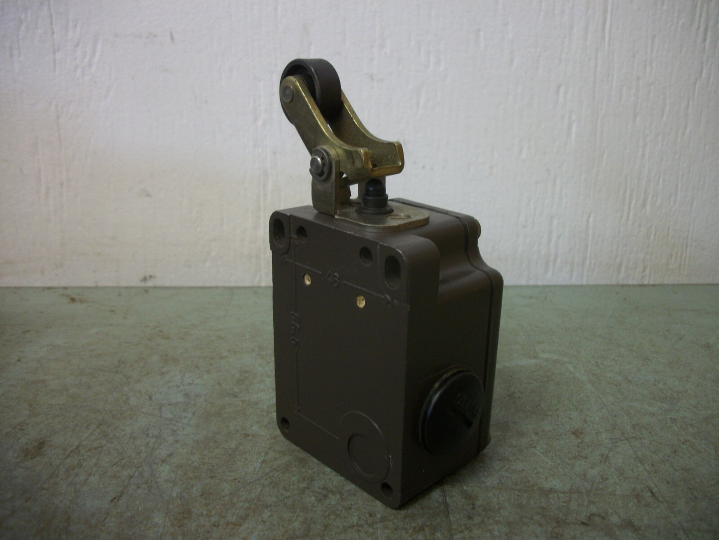 SCHMERSAL HEAVY DUTY LIMIT SWITCH T3K015-11Y NOB