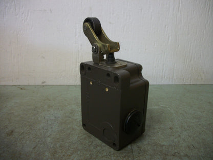 SCHMERSAL HEAVY DUTY LIMIT SWITCH T3K015-11Y NOB