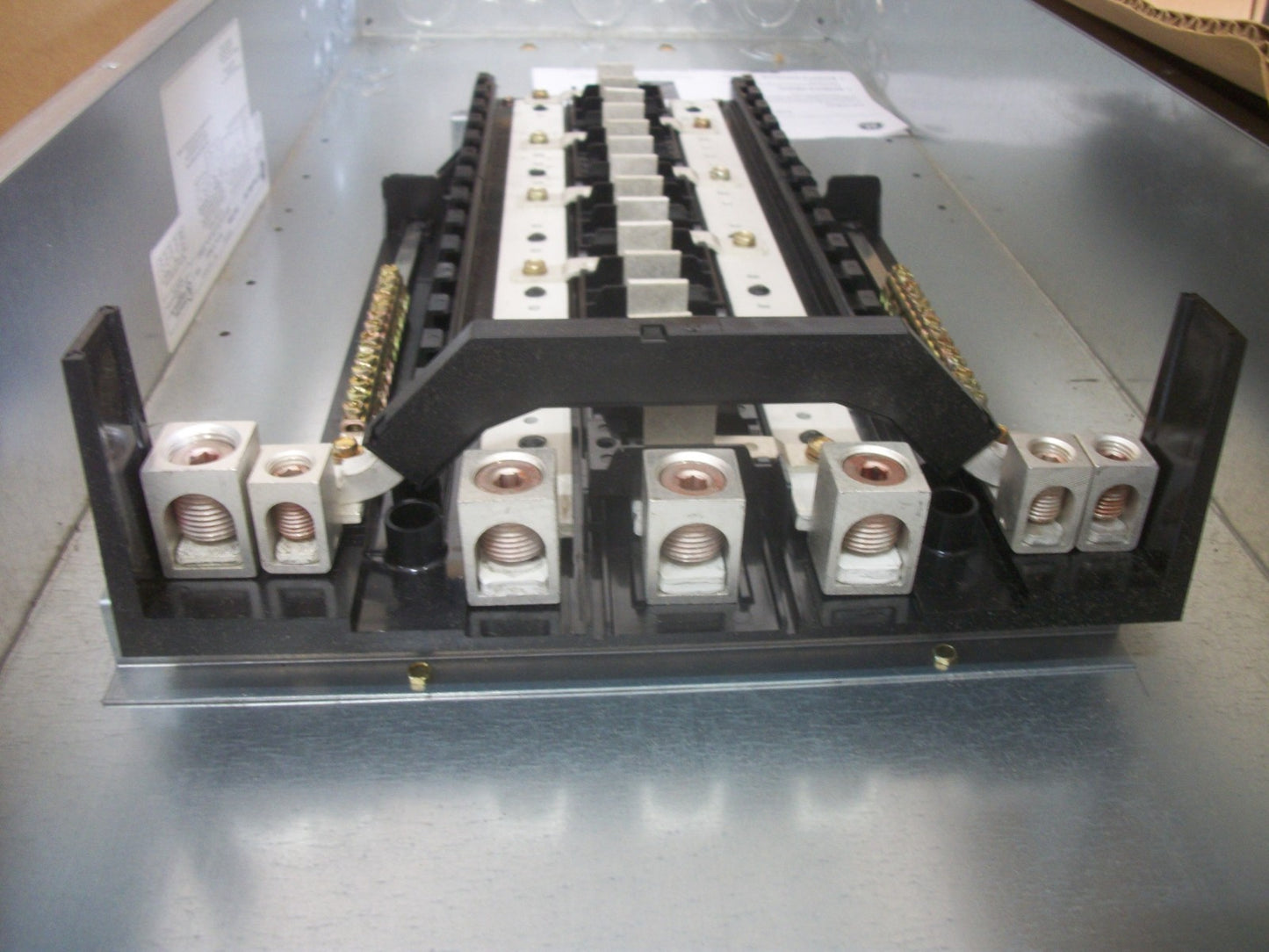 GE LOAD CENTER PANELBOARD TL30422C 225AMP 208Y/120V 3PH NIB