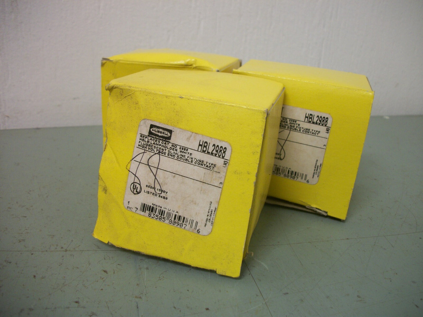 HUBBELL LOT OF 3 WHITE FLUORESCENT LAMPHOLDERS 660WATT 1000VOLT NIB