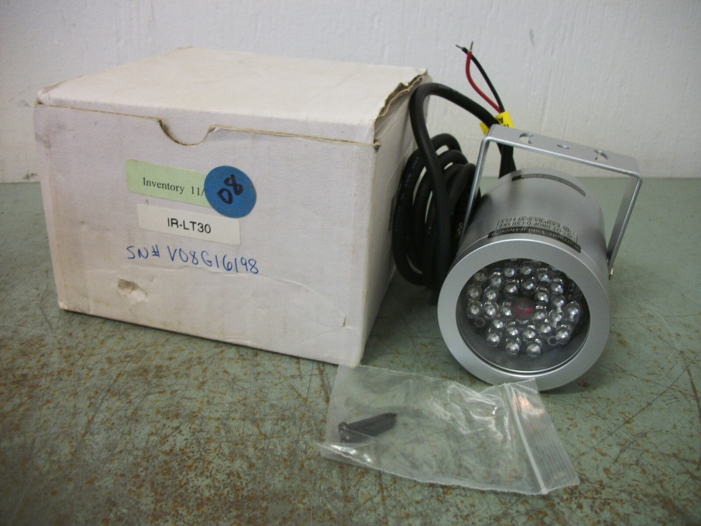 GANZ 28 LED OUTDOOR IR LIGHT IR-LT30 50' RANGE 12VDC/24VAC NIB