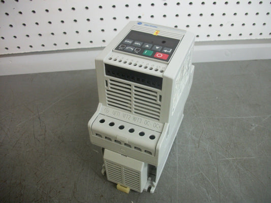 ALLEN-BRADLEY 1HP ANALOG S.F. MOTOR SPEED CONTROLLER 160-BA03NSF1P1 460V 2.3A 3P