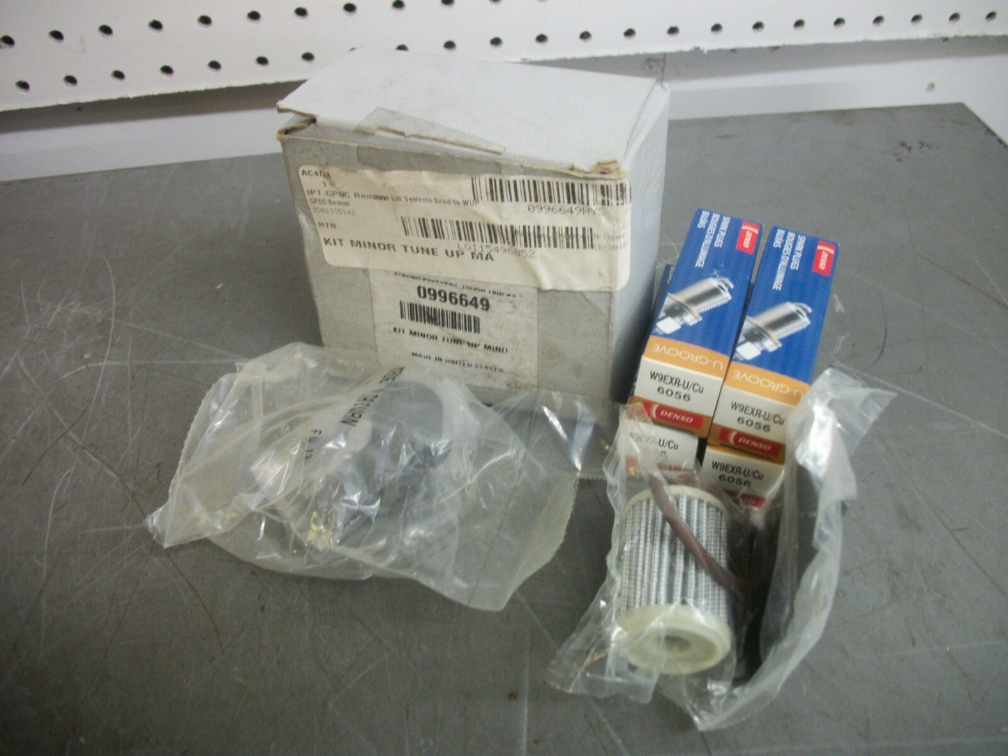 HYSTER MINOR TUNE UP KIT 0996649 NIB