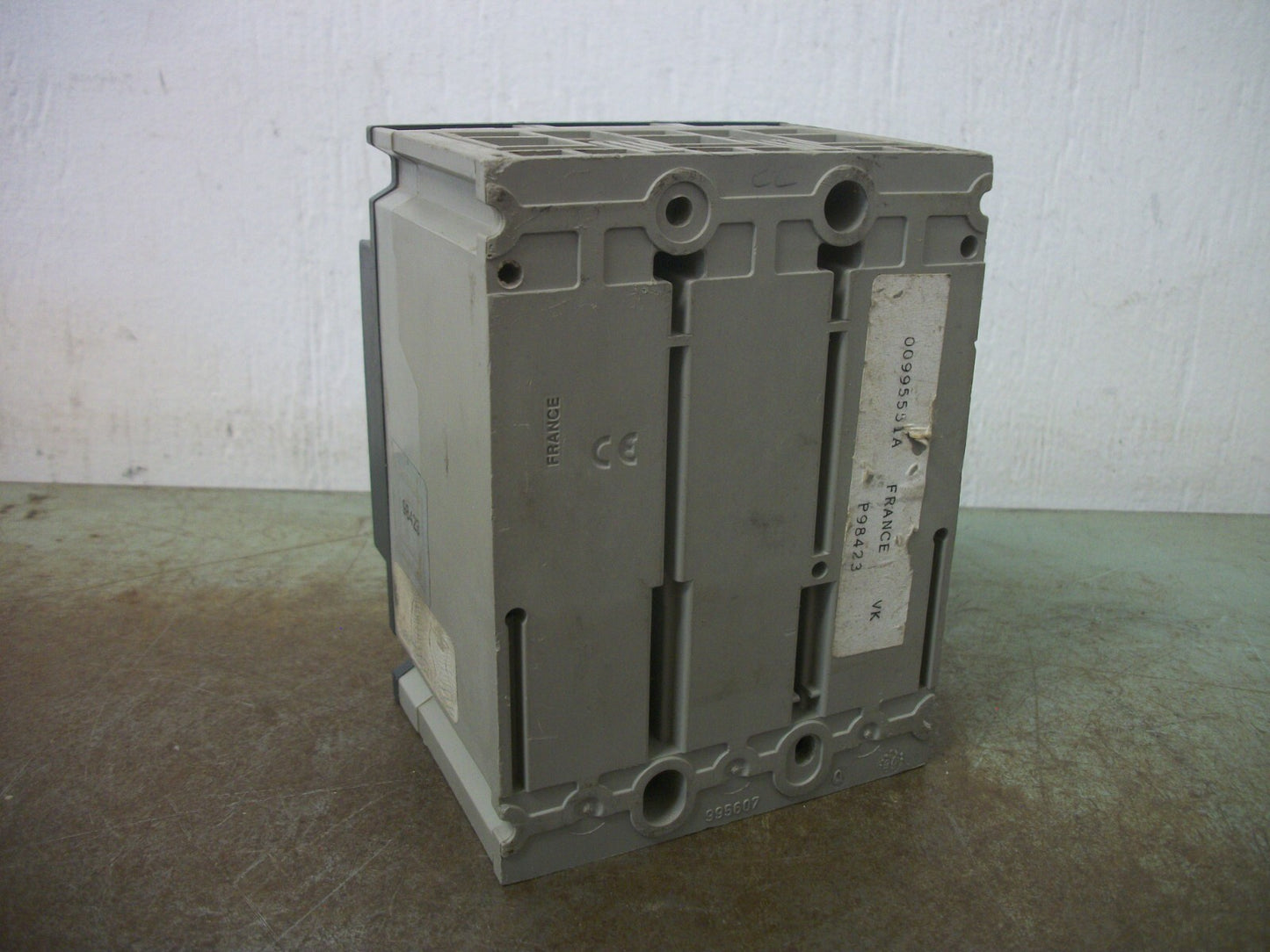 SQUARE D POWERPACT GJL CIRCUIT BREAKER GJL36003M01 3AMP 600VOLT 3POLE