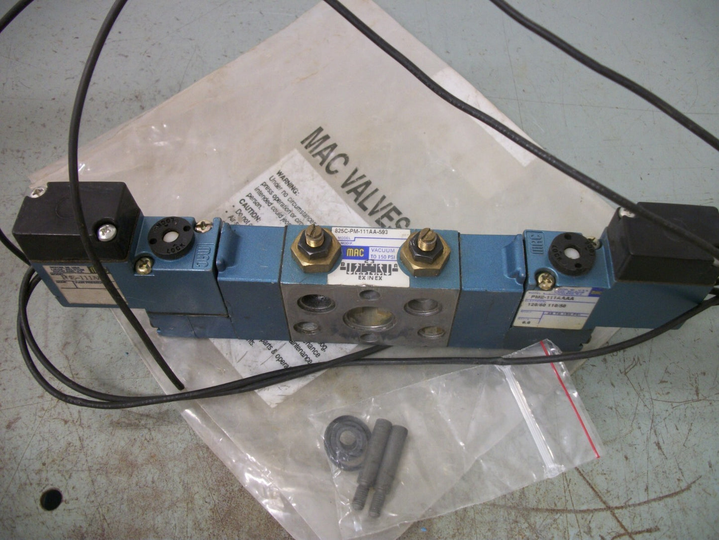 MAC DOUBLE SOLENOID VALVE 825C-PM-111AA-593 120VOLT NEW