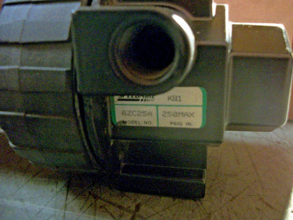 SPEEDAIRE 1/4 PNEUMATIC REGULATOR 6ZC25A 250PSI NIB