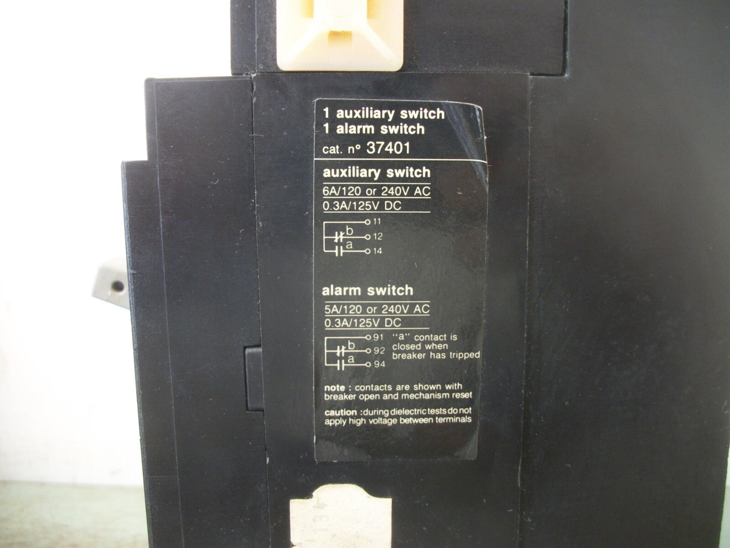 MERLIN GERIN COMPACT CF 250NA CIRCUIT BREAKER 37018 250AMP 480VOLT 3POLE
