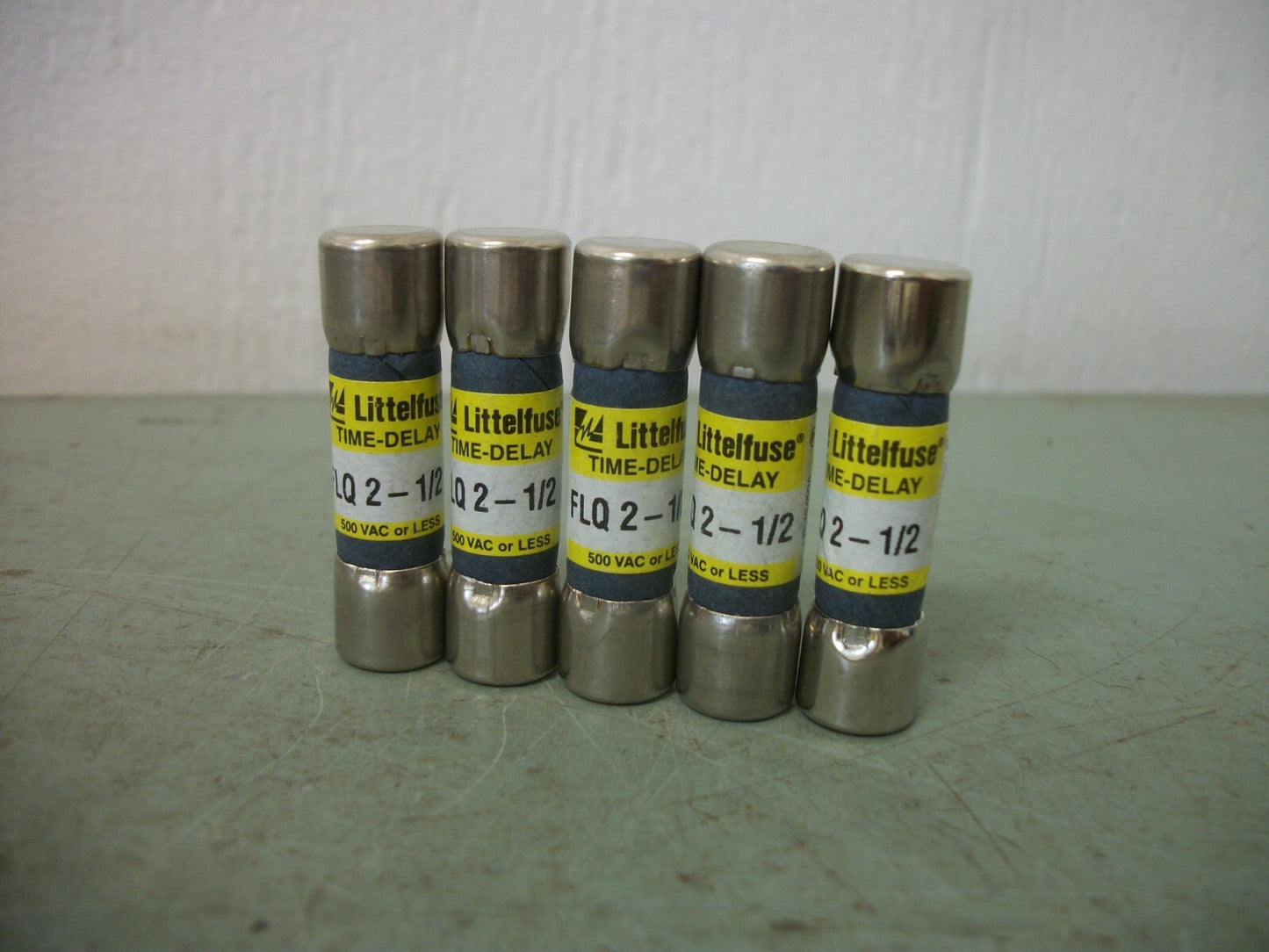 LITTELFUSE LOT OF 5 MIDGET FUSES FLQ2-1/2 2-1/2AMP 500VOLT NOB
