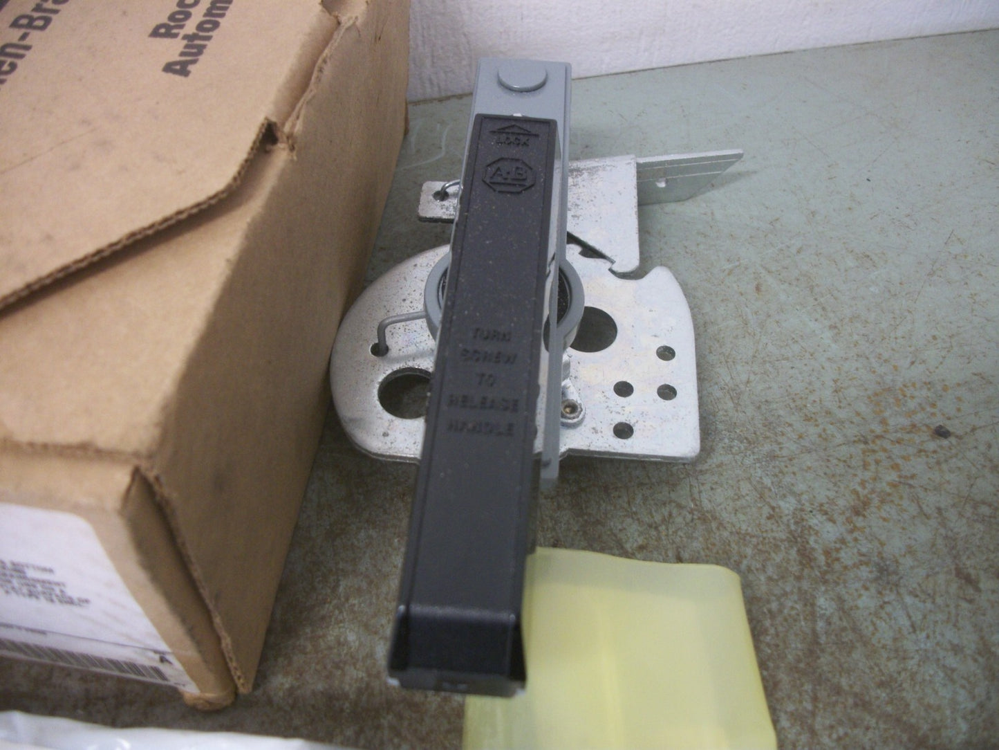 ALLEN-BRADLEY DOOR HARDWARE KIT 1494F-L2 NIB