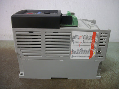 ALLEN-BRADLEY POWERFLEX 4 5HP AC DRIVE 22A-B017N104 230VOLT 3PH 17.5AMP NO COVER