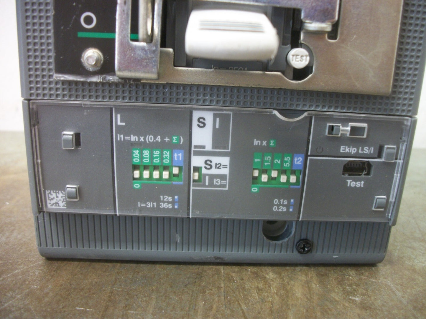 ABB SACE TMAX CIRCUIT BREAKER XT4H250 250AMP 600VOLT 3POLE W/AUX