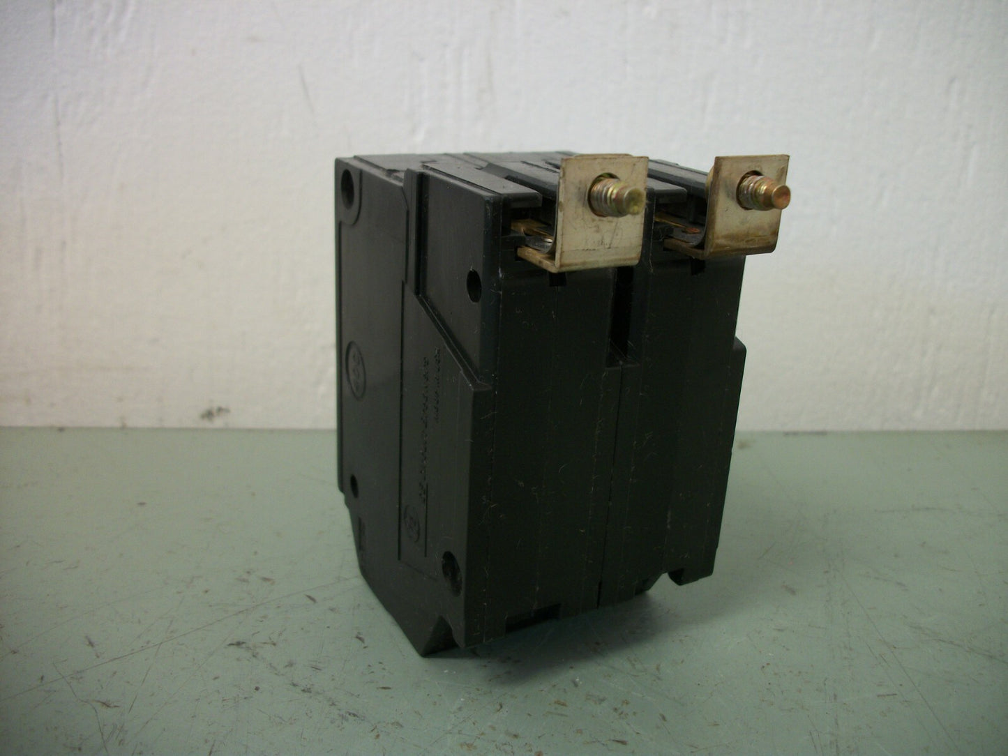 GE THHQB CIRCUIT BREAKER THHQB2120 20AMP 240VOLT 2POLE 22kA OLD