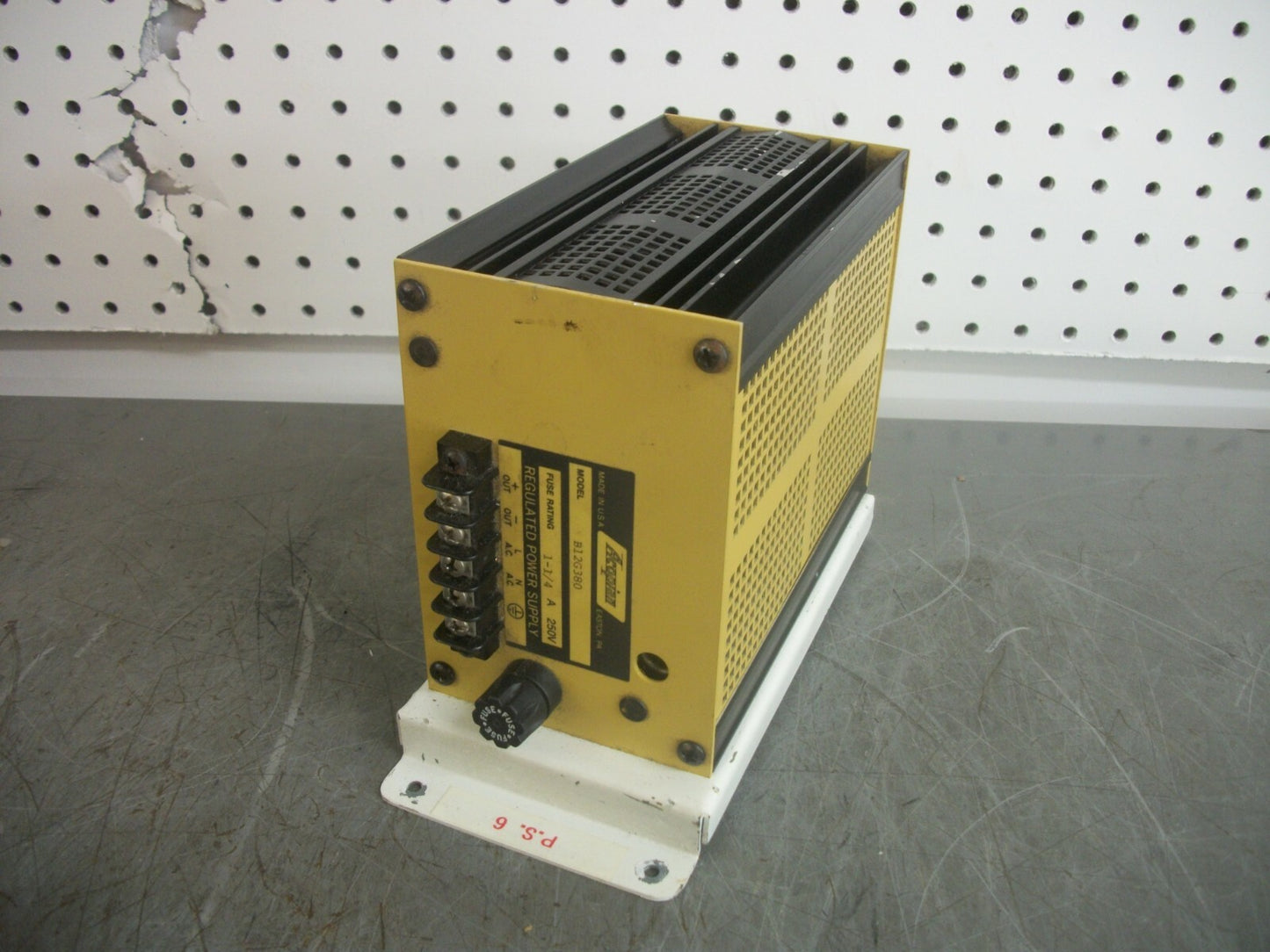 ACOPIAN REGULATED POWER SUPPLY B12G380 1-1/4AMP 250VOLT