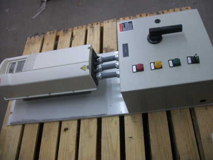 ABB AC DRIVE ACH401600935 480VOLT 3PH 15.3AMP W/DISCONNECT BOX