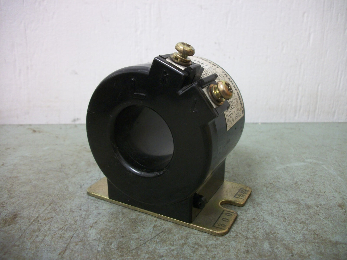 MITSUBISHI 15VA 200:5 CURRENT TRANSFORMER CW-15L