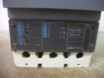 ABB SACE S4 S4N CIRCUIT BREAKER 122160023-001 250AMP 600VOLT 3POLE SHUNT+AUX NOB