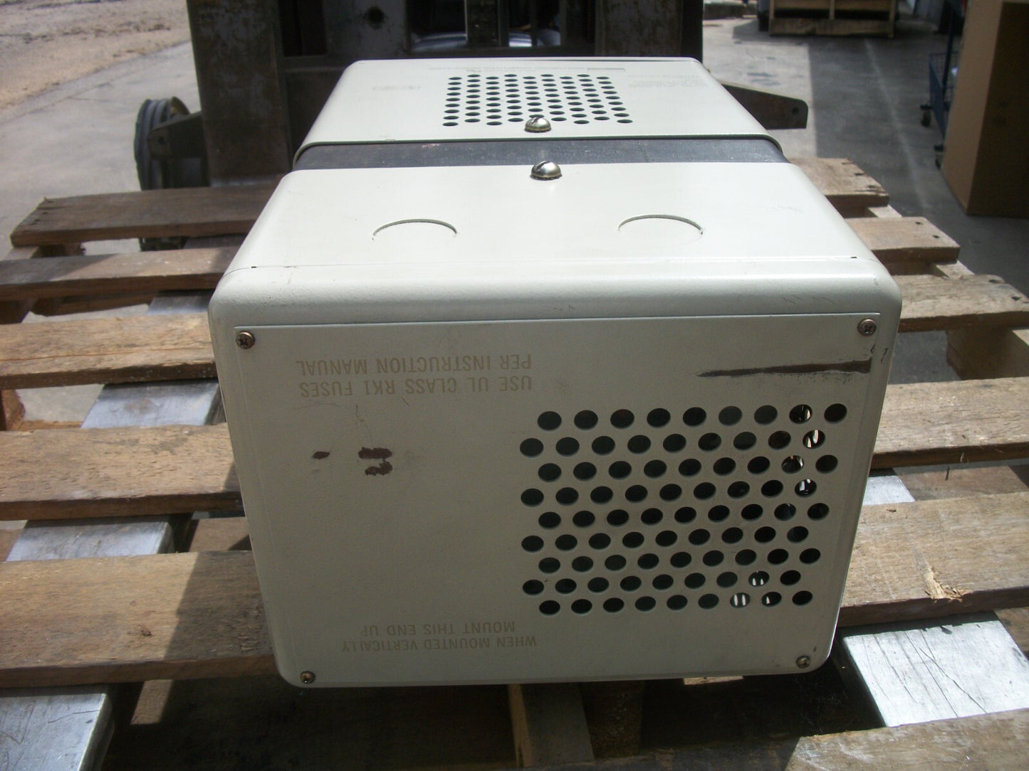 SOLA 1500VA CONSTANT VOLTAGE TRANSFORMER 63-23-215-8 IN: 95X520 OUT: 120/240