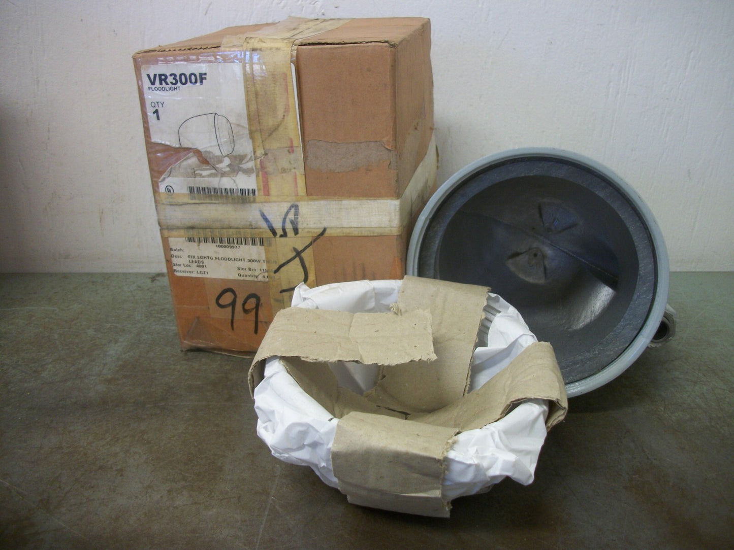 RAB 300W GRAY ALUMINUM VAPORPROOF FLOODLIGHT VR300F NIB