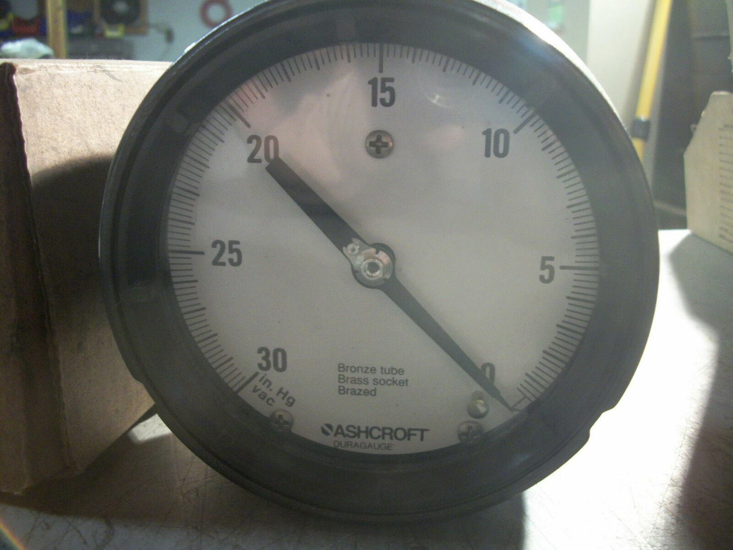 ASHCROFT DURAGAUGE 4-1/2" PRESSURE GAUGE 1NA36250-005 0-30PSI NIB