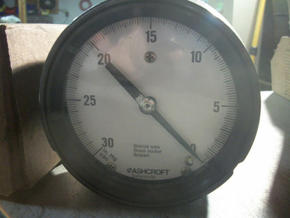 ASHCROFT DURAGAUGE 4-1/2" PRESSURE GAUGE 1NA36250-005 0-30PSI NIB