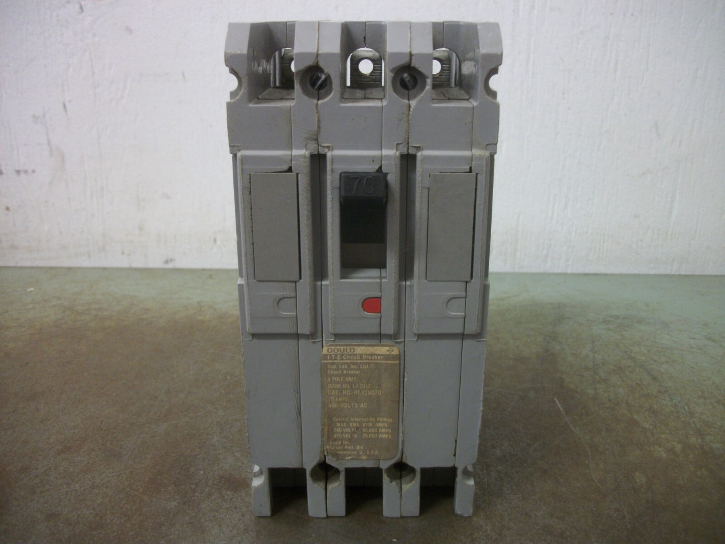 SIEMENS ITE HE4 CIRCUIT BREAKER HE43B070 70AMP 480VOLT 3POLE OLD