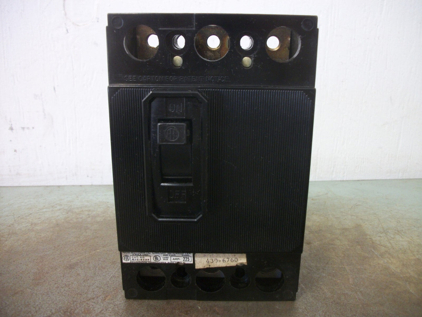 SIEMENS ITE ET88577 QJ3 CIRCUIT BREAKER QJ3S225 225AMP 240VOLT 3POLE W/SHUNT NOB