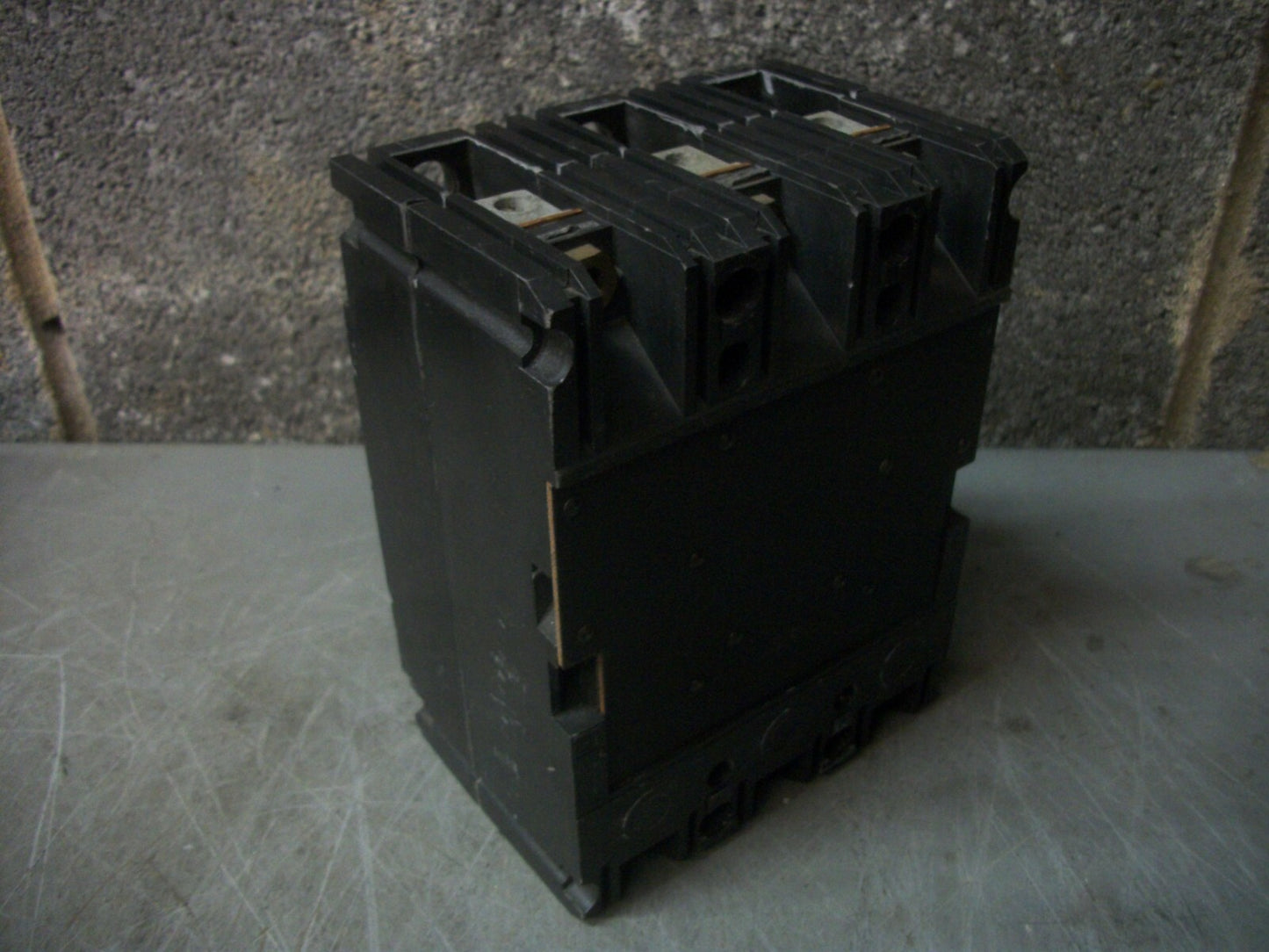 SQUARE D FAL CIRCUIT BREAKER FAL3600712M 7AMP 600VOLT 3POLE GRAY