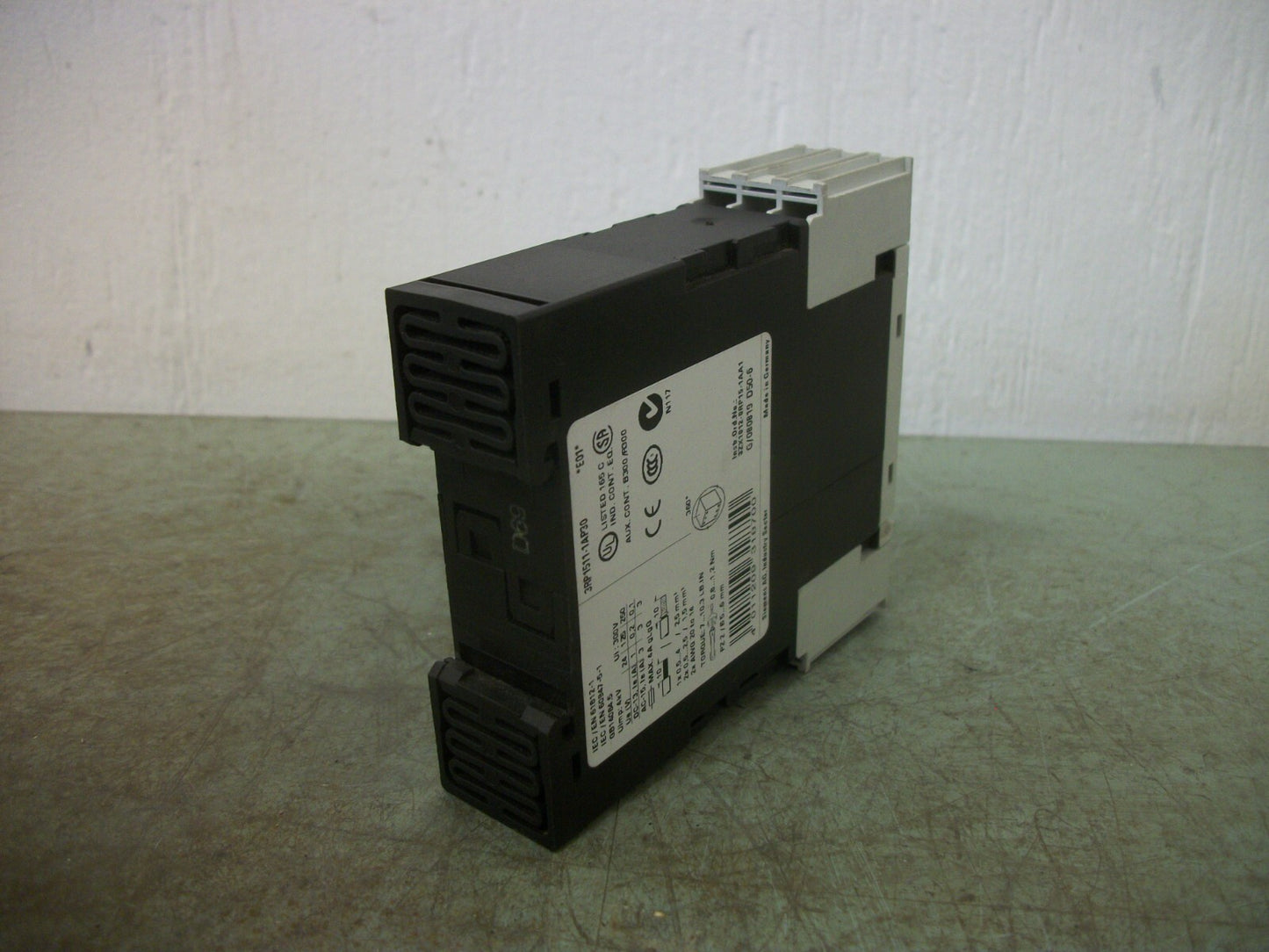 SIEMENS SIRIUS TIME DELAY RELAY 3RP1511-1AP30 0.5-10SEC