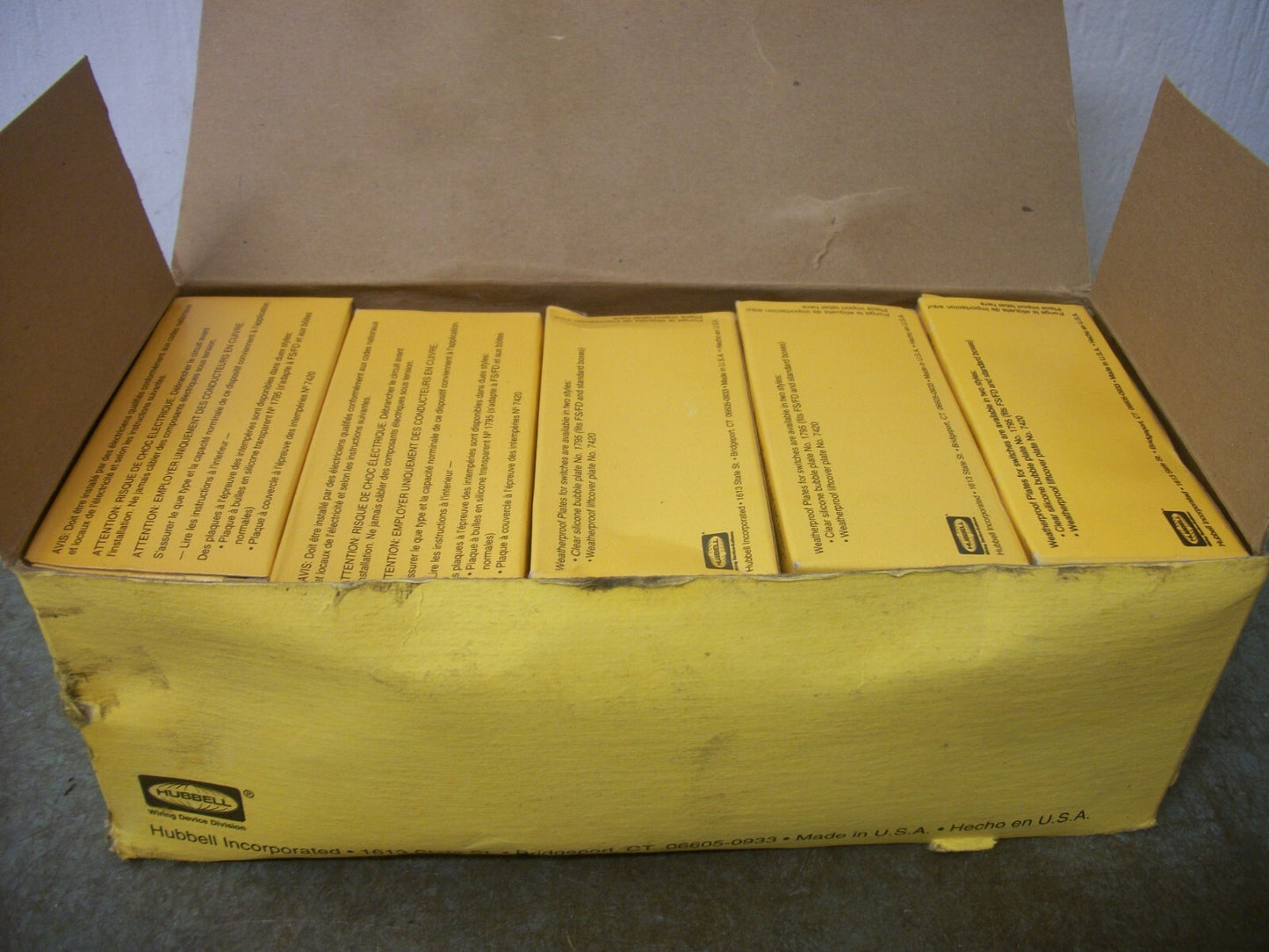 HUBBELL BOX OF 10 3-WAY WHITE TOGGLE SWITCHES CS315W 15AMP 120/277VOLT NIB