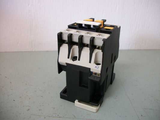 TELEMECANIQUE CONTROL RELAY CA2DN40G6 10AMP 120VCOIL NOB