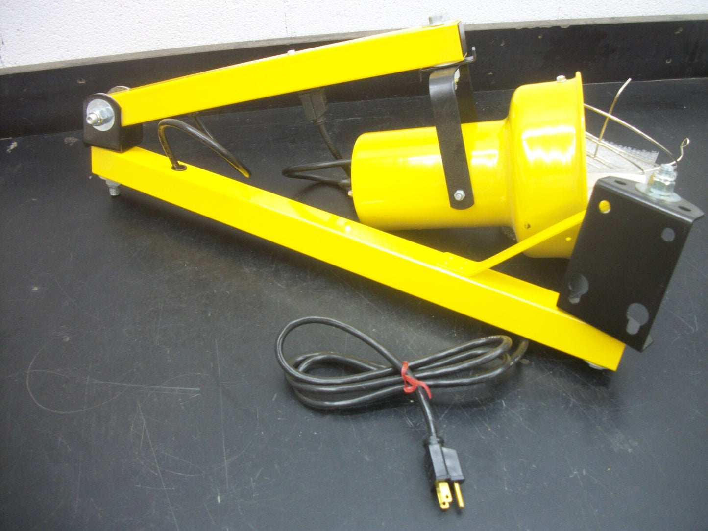 FOSTORIA DOCK INCANDESCENT WORK LIGHT DKL-40VA-A 120VOLT NOB