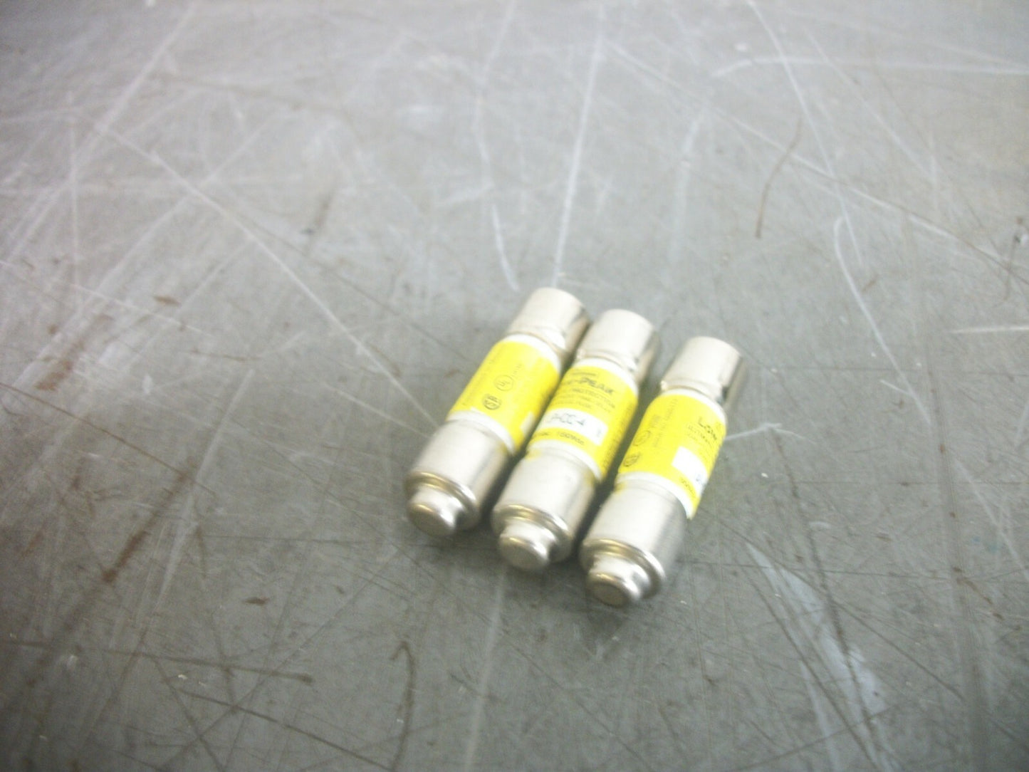 BUSSMANN LOT OF 3 LOW-PEAK FUSES LP-CC-4 4AMP 600VOLT NOB